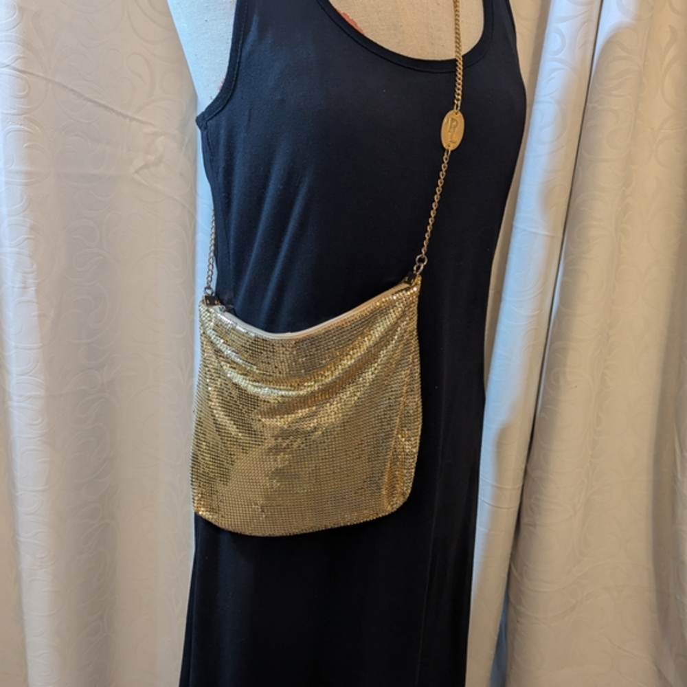 Elegant Gold Crossbody Bag with Chain Strap